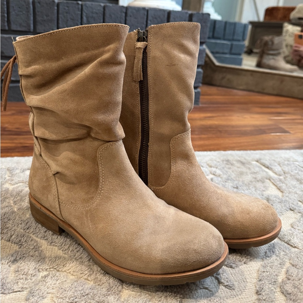 Sofft Boots Size 7